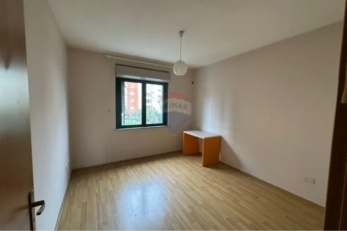 Tirane, jepet me qera apartament 3+1 , 138 m² 1.000 € 
