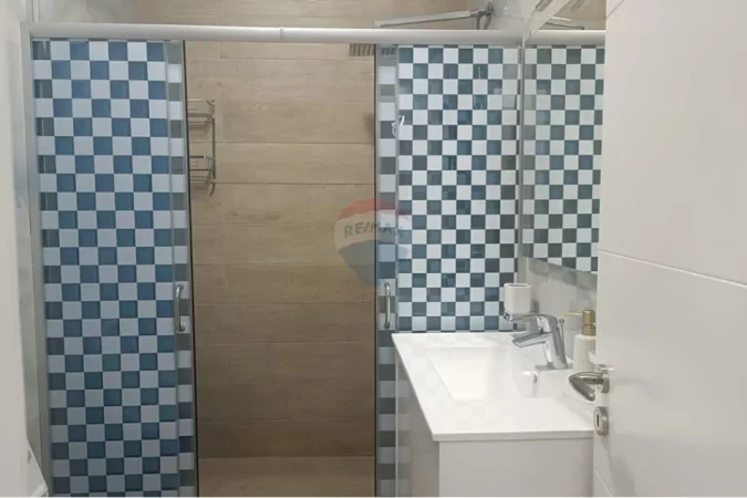 Tirane, jepet me qera 1+1 , 76 m² 600 € 