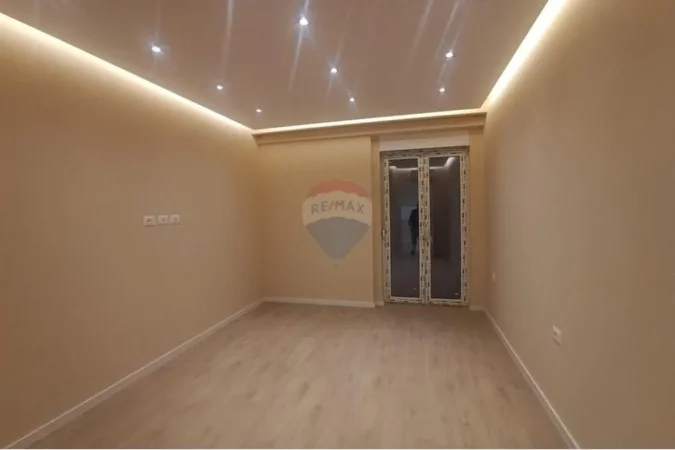 Tirane, jepet me qera apartament 3+1 , 152 m² 1.001 € 
