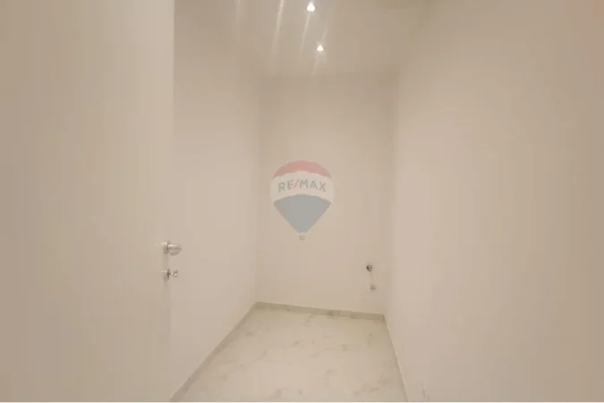 Tirane, jepet me qera apartament 3+1 , 152 m² 1.001 € 