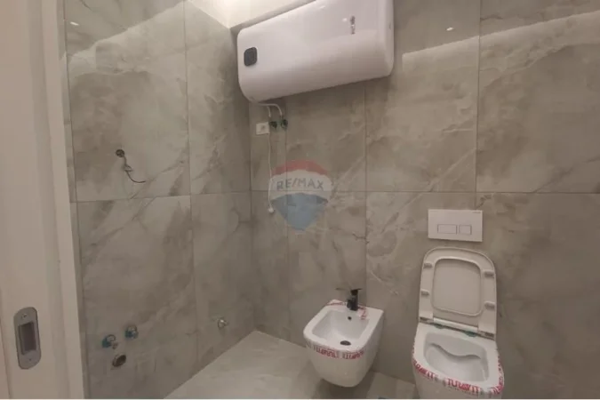 Tirane, jepet me qera apartament 3+1 , 152 m² 1.001 € 