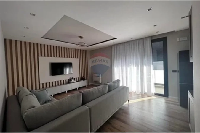 Tirane, jepet me qera apartament 1+1 , 80 m² 800 € 