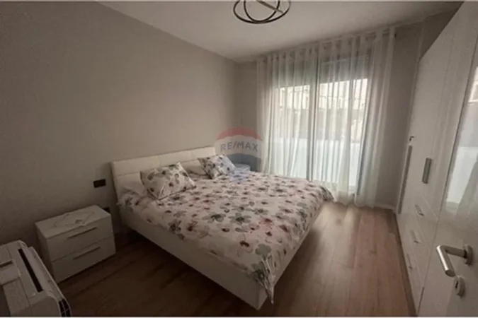 Tirane, jepet me qera apartament 1+1 , 80 m² 800 € 