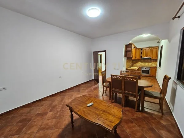 Tirane, jepet me qera apartament 2+1 Kati 1, 224 m² 450 € (Laprake)