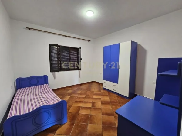 Tirane, jepet me qera apartament 2+1 Kati 1, 224 m² 450 € (Laprake)