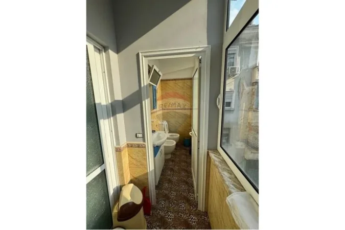 Tirane, jepet me qera apartament 2+1 , 95 m² 700 € 