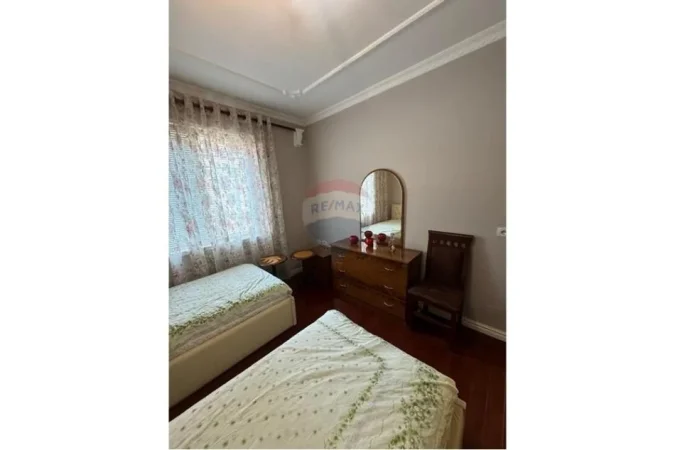 Tirane, jepet me qera apartament 2+1 , 95 m² 700 € 