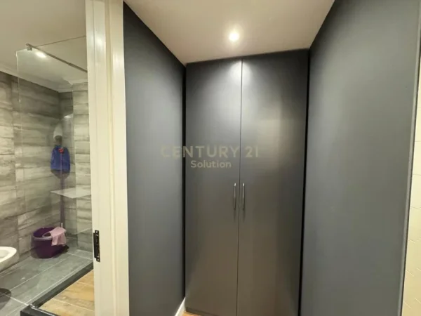 Tirane, jepet me qera apartament 2+1 Kati 1, 86 m² 700 € (Liqeni i thate)