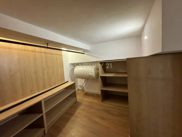 Tirane, jepet me qera apartament 2+1 Kati 1, 86 m² 700 € (Liqeni i thate)