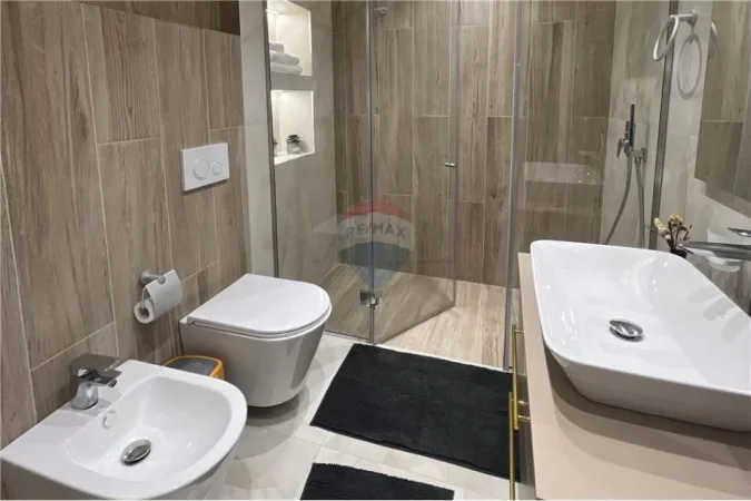 Tirane, jepet me qera apartament duplex 2+1+Ballkon , 95 m² 1.200 €