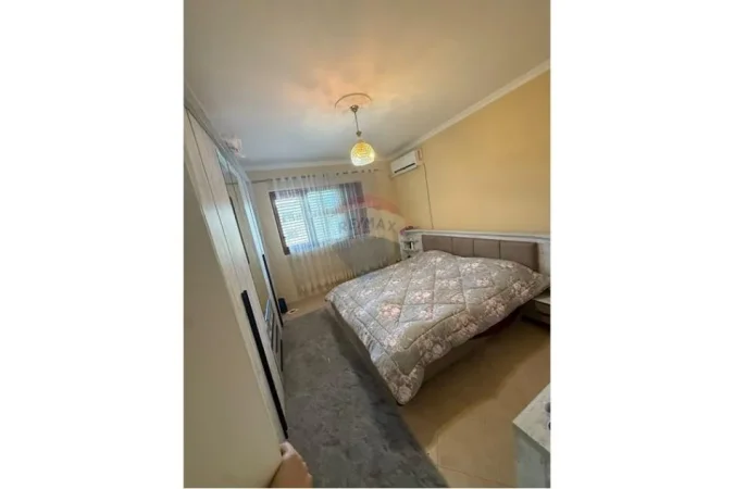 Tirane, shitet Vile 3 Katshe , 400 m² 48.000 € (Sauk)