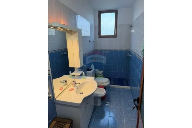 Tirane, shitet Vile 3 Katshe , 400 m² 48.000 € (Sauk)
