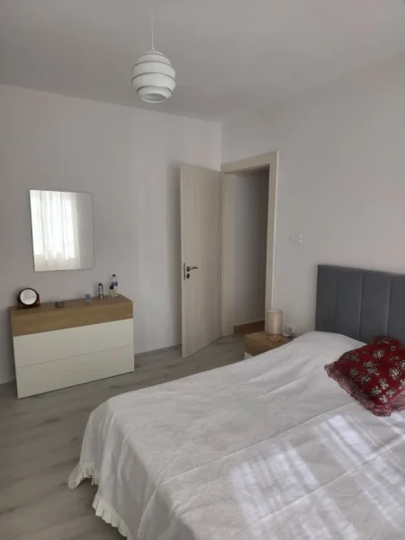 Shqiperi, jepet me qera shtepi 1kateshe,  2+1+Aneks+Ballkon Kati 1, 100 m² 650 € (SELVIA)