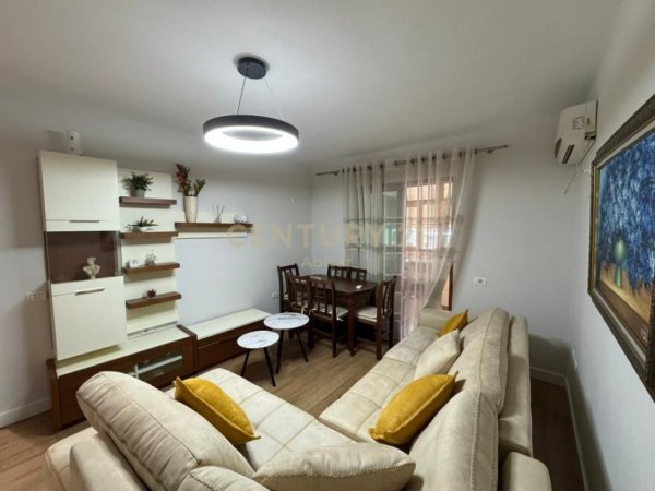 Tirane, jepet me qera apartament 1+1 Kati 5, 45 m² 450 € (190132)