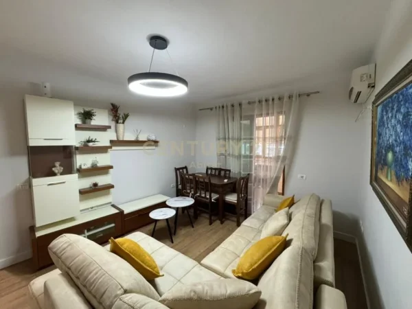 Tirane, jepet me qera apartament 1+1 Kati 5, 45 m² 450 € (190132)