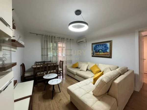 Tirane, jepet me qera apartament 1+1 Kati 5, 45 m² 450 € (190132)