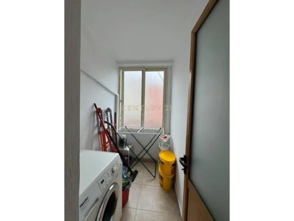 Tirane, jepet me qera apartament 1+1 Kati 5, 45 m² 450 € (190132)