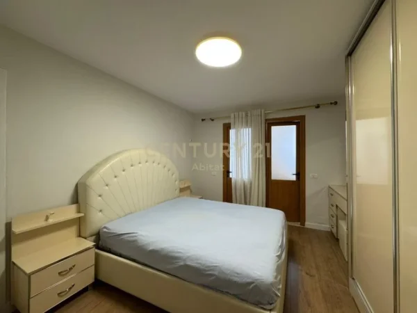Tirane, jepet me qera apartament 1+1 Kati 5, 45 m² 450 € (190132)