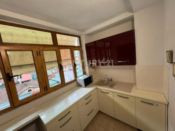 Tirane, jepet me qera apartament 1+1 Kati 5, 45 m² 450 € (190132)