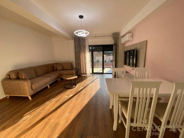Tirane, jepet me qera apartament 1+1+Ballkon Kati 1, 92 m² 730 € (618132)