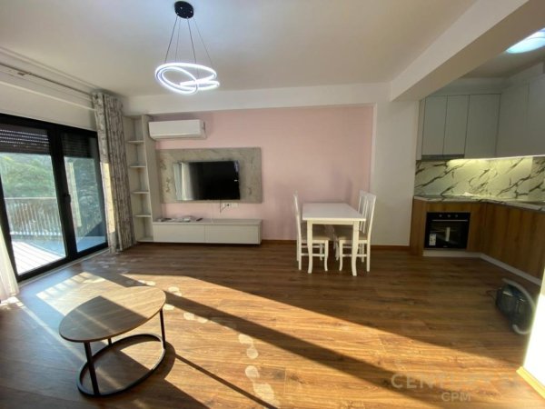 Tirane, jepet me qera apartament 1+1+Ballkon Kati 1, 92 m² 730 € (618132)