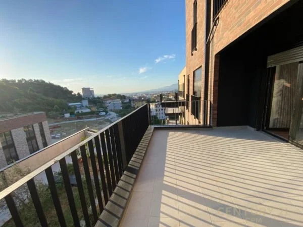 Tirane, jepet me qera apartament 1+1+Ballkon Kati 1, 92 m² 730 € (618132)