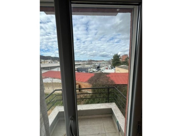 Tirane, jepet me qera apartament 2+1+Ballkon Kati 2, 90 m² 600 € (Kopshti botanik)