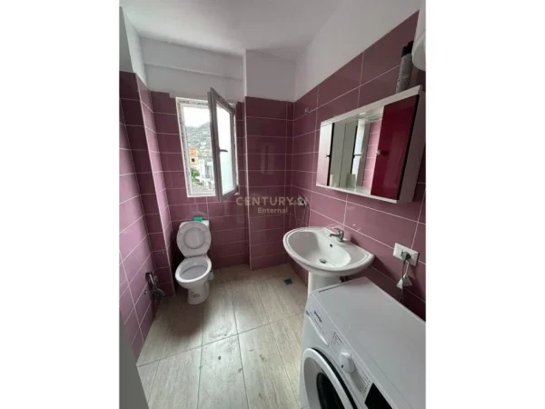 Tirane, jepet me qera apartament 2+1+Ballkon Kati 2, 90 m² 600 € (Kopshti botanik)