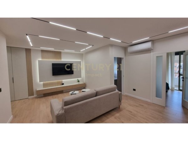 Tirane, jepet me qera apartament 2+1+Ballkon Kati 8, 85 m² 900 € (650132)