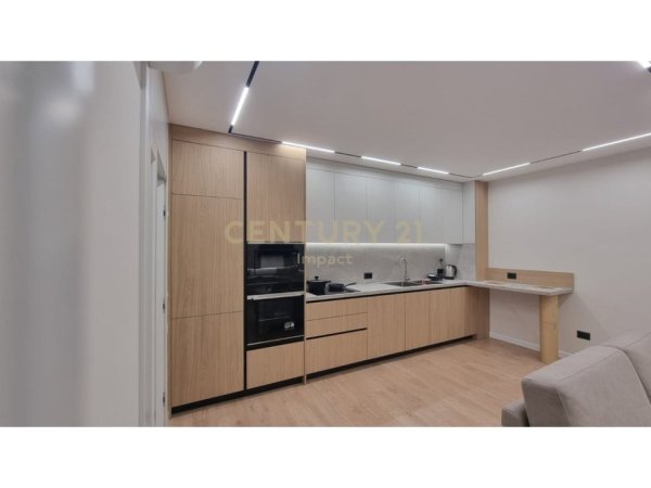 Tirane, jepet me qera apartament 2+1+Ballkon Kati 8, 85 m² 900 € (650132)