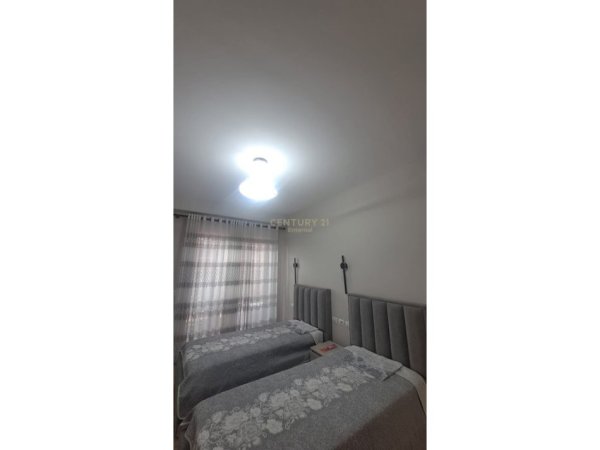 Tirane, jepet me qera apartament 3+1+Ballkon Kati 6, 159 m² 2.300 € (Rruga e kavajes)
