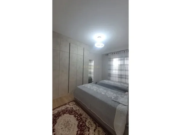 Tirane, jepet me qera apartament 3+1+Ballkon Kati 6, 159 m² 2.300 € (Rruga e kavajes)