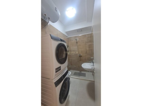 Tirane, jepet me qera apartament 3+1+Ballkon Kati 6, 159 m² 2.300 € (Rruga e kavajes)