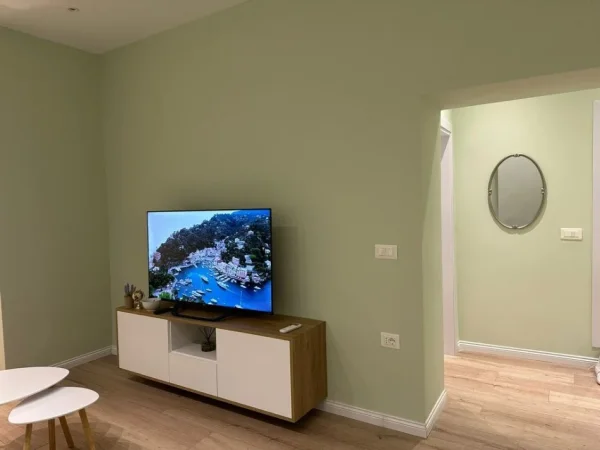 Tirane, jepet me qera apartament 1+1 Kati 1, 53 m² 750 € (617132)