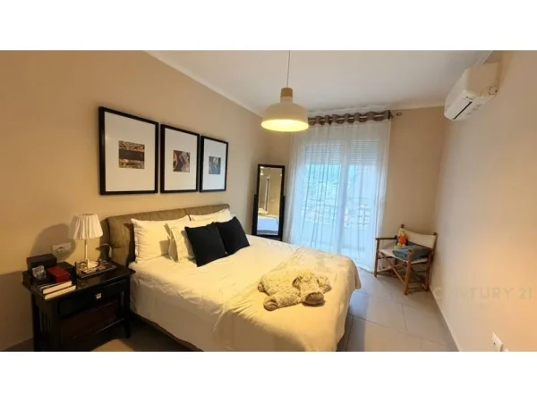 Tirane, jepet me qera apartament 1+1+Ballkon Kati 2, 70 m² 700 € (383132)