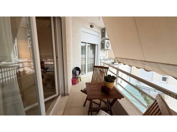 Tirane, jepet me qera apartament 1+1+Ballkon Kati 2, 70 m² 700 € (383132)