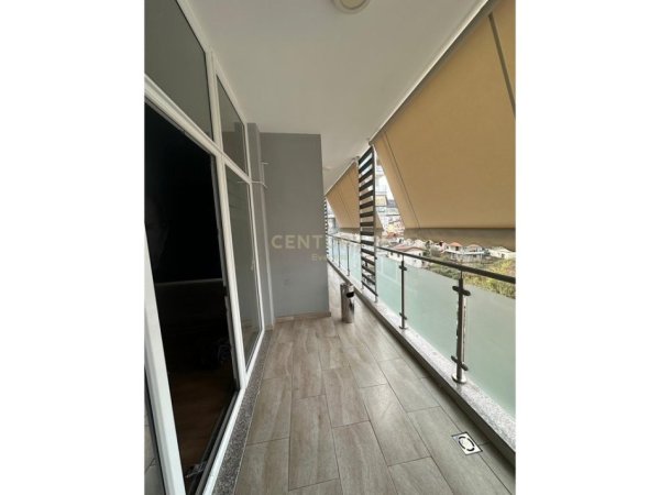 Tirane, jepet me qera zyre Kati 4, 106 m² 1.250 € (486132)