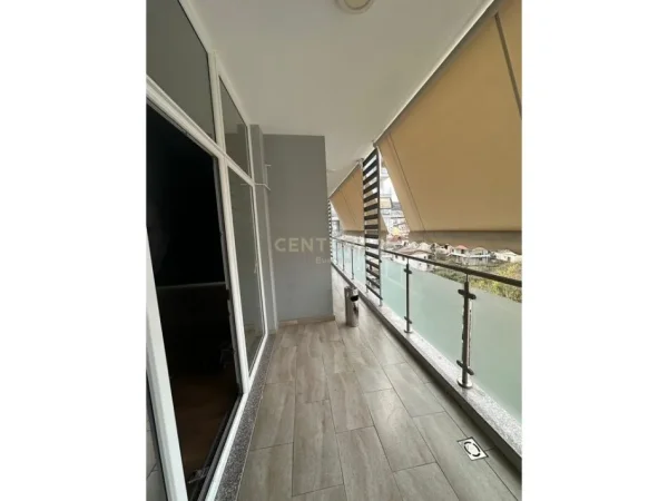 Tirane, jepet me qera zyre Kati 4, 106 m² 1.250 € (486132)