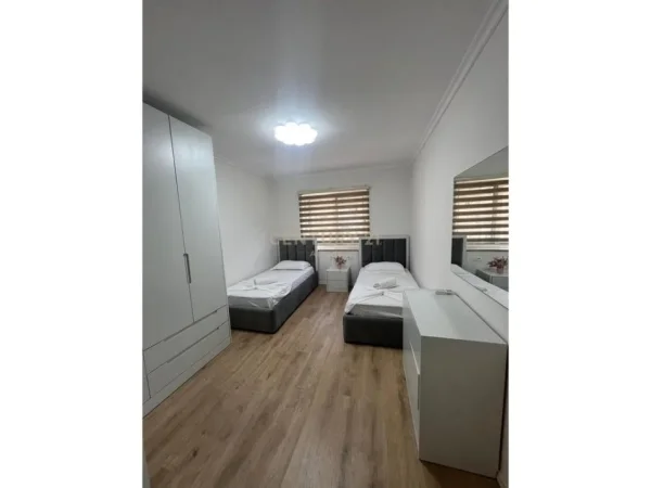 Tirane, jepet me qera apartament 2+1 Kati 3, 72 m² 750 € (237132)