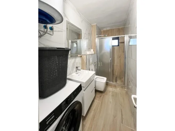 Tirane, jepet me qera apartament 2+1 Kati 3, 72 m² 750 € (237132)