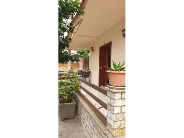 Tirane, shes Vile 3 Katshe Kati 3, 444 m² 490.000 € (Hipoteka)