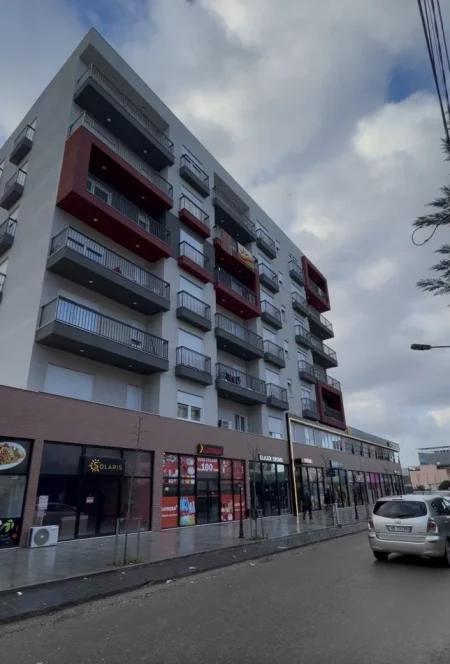 Tirane, shitet dyqan Kati 0, 92 m² (Rruga teuta)