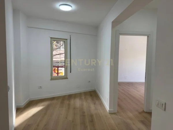 Tirane, shes apartament 2+1+Aneks+Ballkon Kati 0, 94 m² 190.000 € 