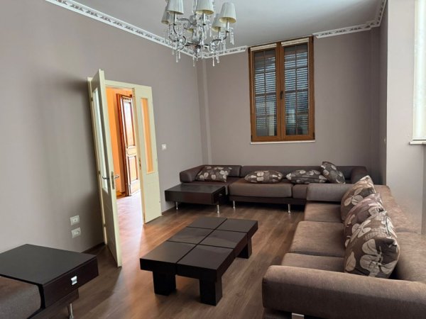 Tirane, jepet me qera Vile 3+1+Aneks+Ballkon Kati 2, 155 m² 2.000 € (Fshati Vishaj)