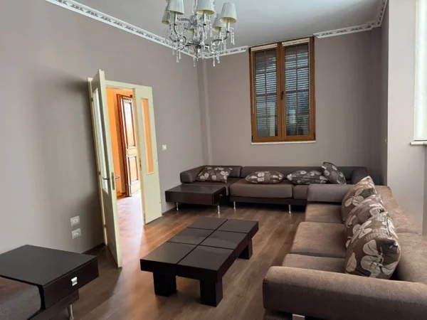 Tirane, jepet me qera Vile 3+1+Aneks+Ballkon Kati 2, 155 m² 2.000 € (Fshati Vishaj)