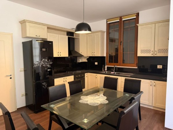 Tirane, jepet me qera Vile 3+1+Aneks+Ballkon Kati 2, 155 m² 2.000 € (Fshati Vishaj)