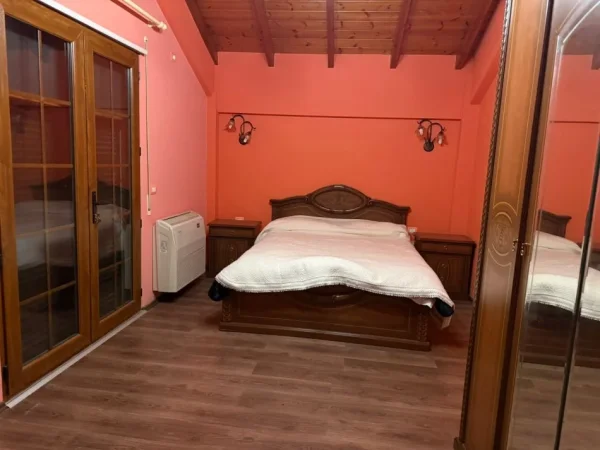 Tirane, jepet me qera Vile 3+1+Aneks+Ballkon Kati 2, 155 m² 2.000 € (Fshati Vishaj)
