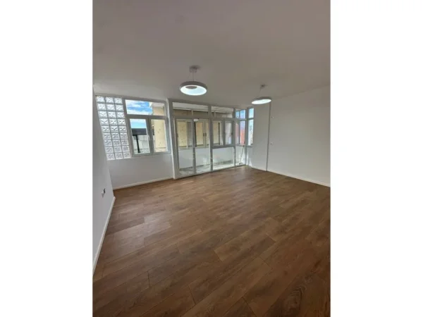 Tirane, shitet apartament 2+1+Aneks+Ballkon Kati 7, 93 m² 218.000 € (Prokuroria e Tiranes)