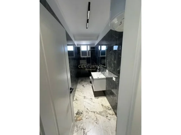 Tirane, shitet apartament 2+1+Aneks+Ballkon Kati 7, 93 m² 218.000 € (Prokuroria e Tiranes)