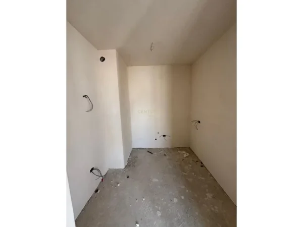 Tirane, shes apartament 3+1+Aneks+Ballkon Kati 6, 123 m²
